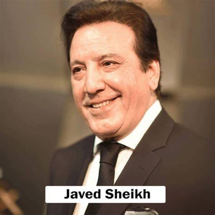 Beautiful Pictures of Javed Sheikh With His Wife Zinat Mangi