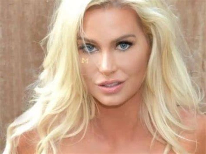 Elle Johnson (_ElleJohnson) Twitter Elle johnson, T shirts for