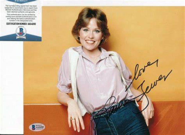 Lauren Tewes Signed "The Love Boat" 8x10 Photo Inscribed "Love