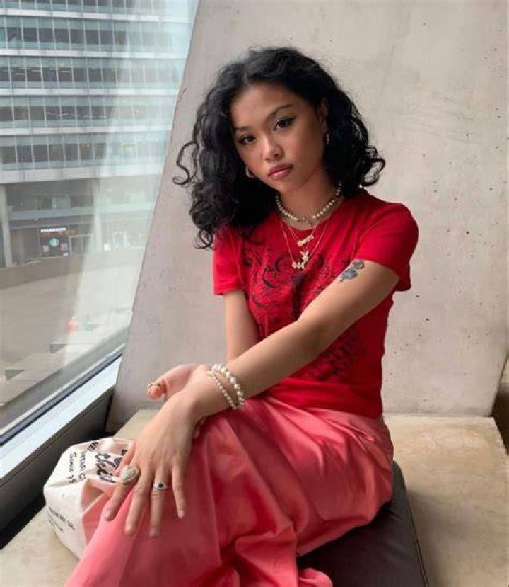 MAE Height, Weight, Net Worth, Age, Birthday, Wikipedia, Who
