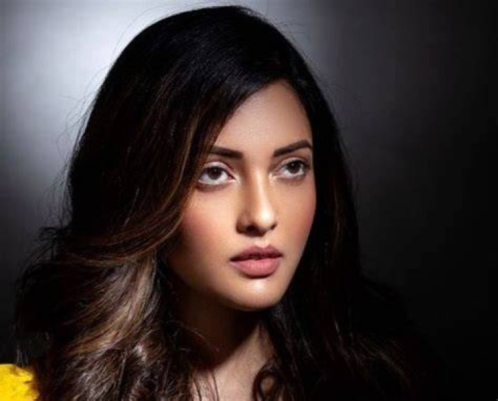 Riya Sen Biography, Age, Career, Weight, Height, Early Life, Boyfriend
