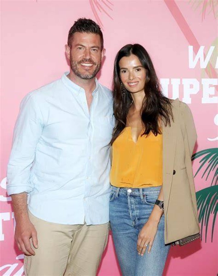 Unveil The Untold Story: Jesse Palmer's Wife Revealed