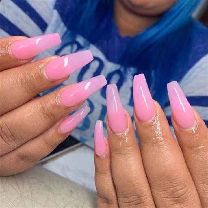 [UPDATED] 40+ Bubbly Pink Acrylic Nails