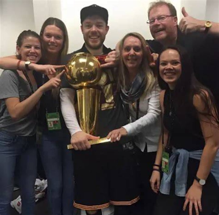 Who are Matthew Dellavedova Parents, Mark Dellavedova and Leanne